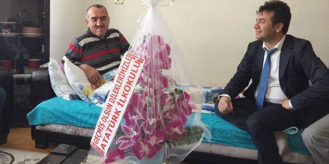 Okul İdaresinden Öğretmene ’Geçmiş Olsun’ Ziyareti