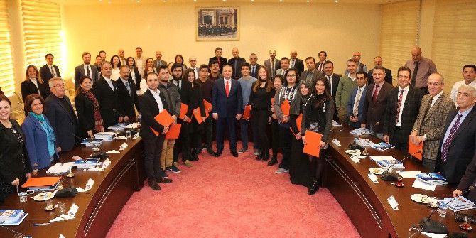 Aü’ye Birincilikle Yerleşen Öğrencilere Başarı Belgeleri Verildi