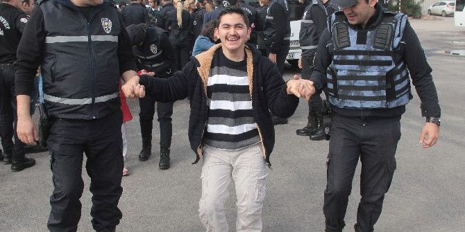 Engelliler Polis Oldu Yakınları Gözyaşlarına Boğuldu