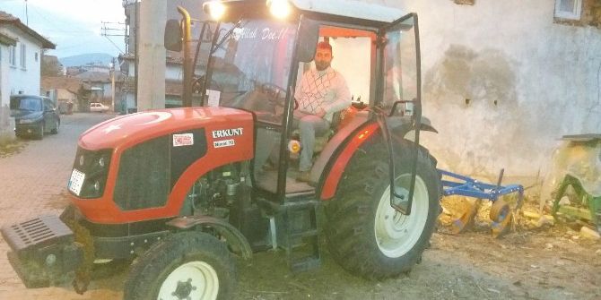 Hisarcıklı Çiftçi 150 Dolar Bozdurana Bir Dönüm Tarlayı Bedavaya Sürüyor