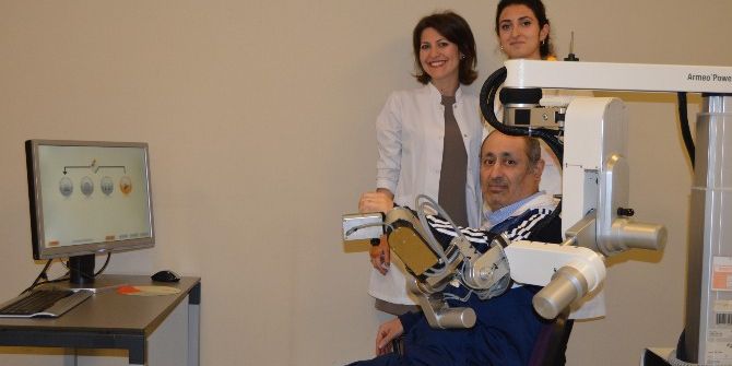 Felç Geçirdi, Hastaneye Hareketsiz Geldi, Yürümeye Başladı