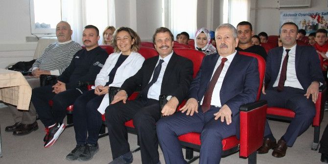 Mersin’de Sporculara ’Sporcu Sağlığı Eğitimi’ Verildi