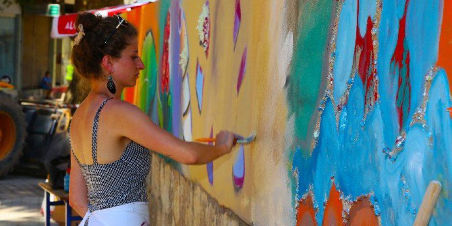 Ünye’de Merdiven Ve Duvarlar Rengarenk