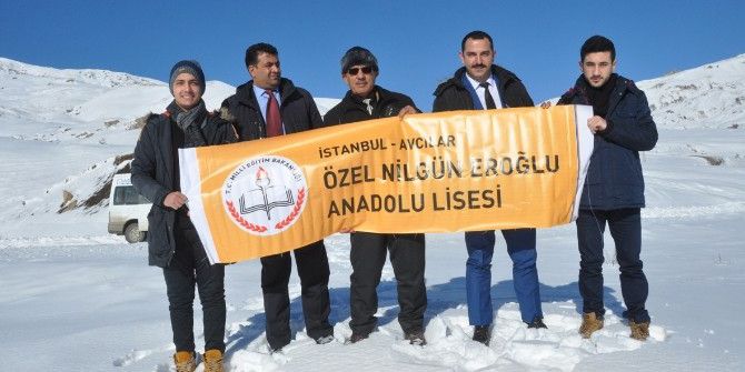 İstanbul’dan Ağrılı Öğrencilere Malzeme