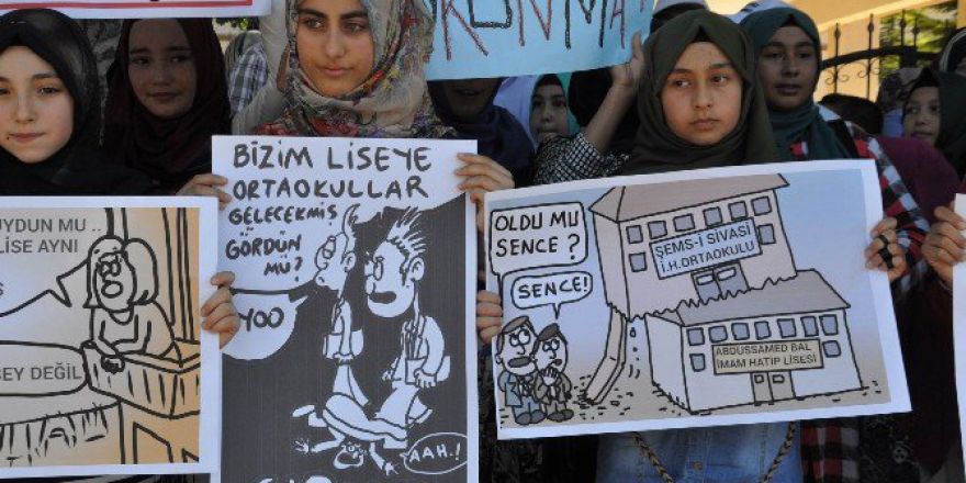 Sivas’ta Okulların Birleştirilmesi Kararı Protesto Edildi