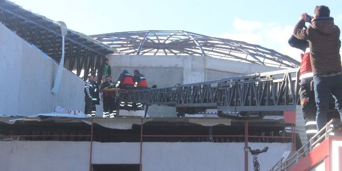 Çatıdan Düşen Genç İşçi Yaralandı