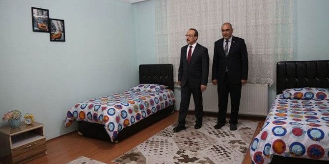 Vali Yavuz’dan Çocuk Evlerine Ziyaret