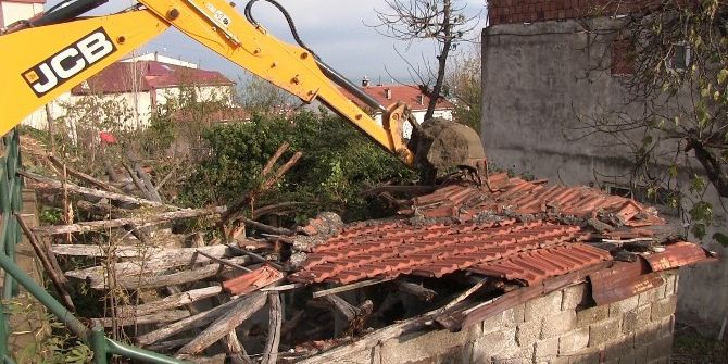 Altınordu’da Metruk Binalar Yıkılıyor