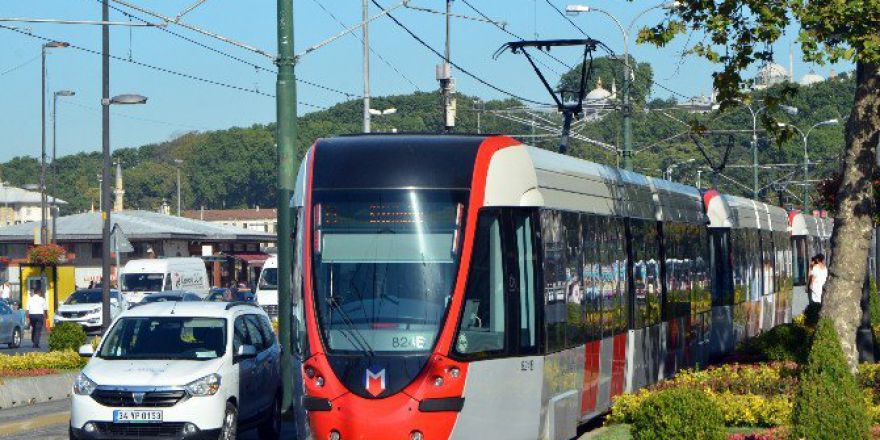 Sirkeci’deki Şüpheli Paket Polisi Alarma Geçirdi