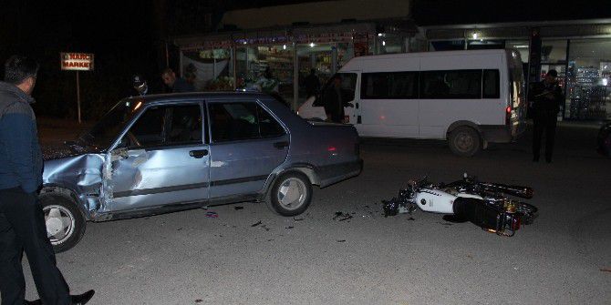 Otomobille Motosiklet Çarpıştı: 1 Yaralı