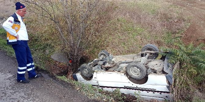 Minibüs Şarampole Yuvarlandı: 1 Yaralı