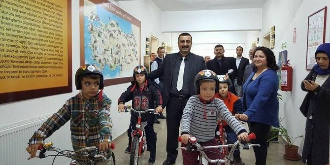 Didim’de Başarılı Öğrencilere Bisiklet Hediye Edildi