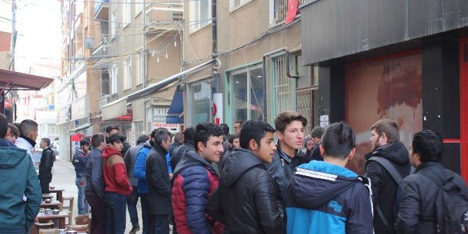 Oğlunun Öldüğünü Duyan Anne Sinir Krizi Geçirdi