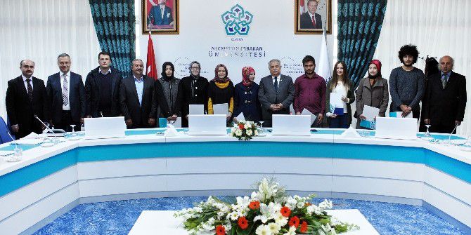 Rektör Şeker, Birinci Öğrencilere Yök’ün Tebrik Mektubunu Takdim Etti