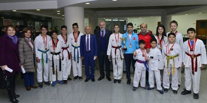 Yıldırımlı Şampiyonlara Ödül