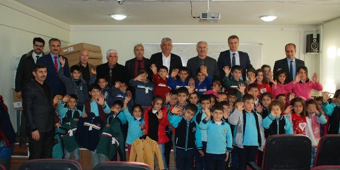 Atso’dan Öğrencilere Giyim Yardımı