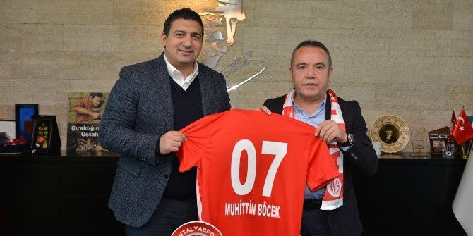 Antalyaspor Başkanı Öztürk, Başkan Böcek’i Ziyaret Etti