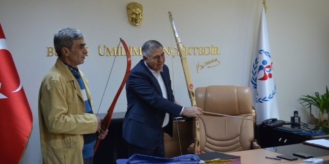 Okçuluk Sporuna Büyüklerin İlgisi Artıyor