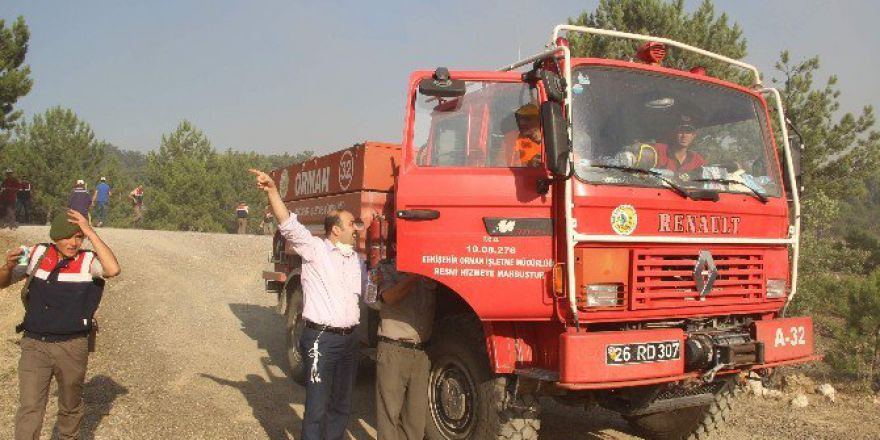 Alpu Kaymakamı’nın Yangınla Mücadelesi
