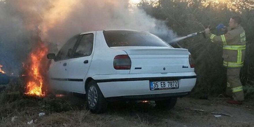 Balıkesir Edremit'te İki Araç Alev Alev Yandı