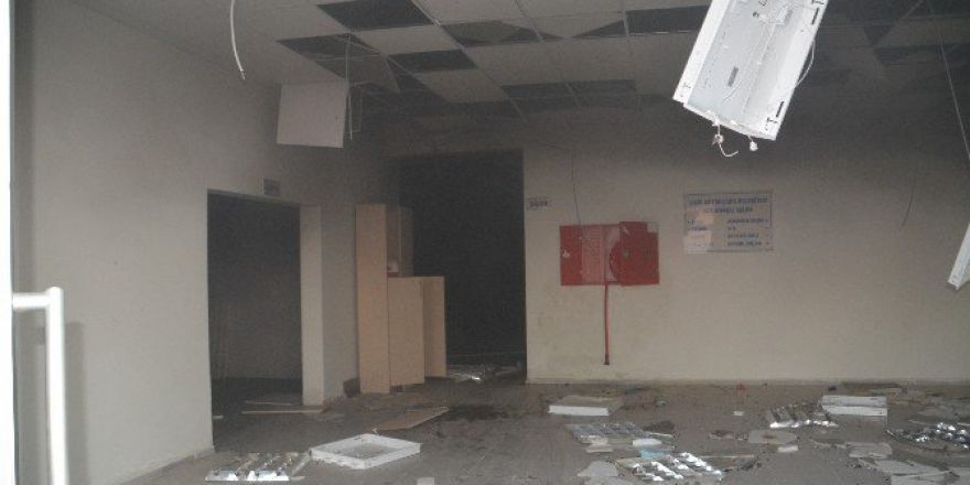 1,5 Milyonluk Yatırım Çürümeye Terk Edilen Spor Salonunda Yangın Çıktı .