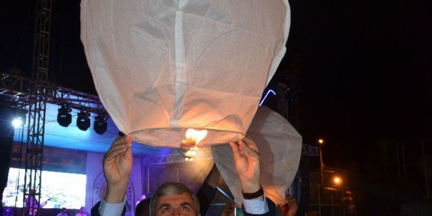 Tatvan’da Dilek Fenerleri Uçuruldu