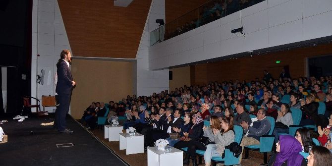 Kosova Kısa Devre Tiyatro Topluluğu’na Yoğun İlgi
