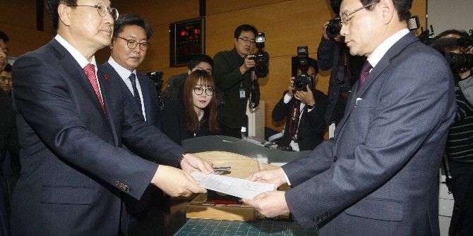 Adı Yolsuzluğa Karışan Güney Kore Devlet Başkanı’na Görevden Uzaklaştırma
