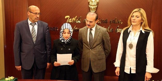 İnsan Hakları Günü Nedeniyle Düzenlenen Yarışmada Dereceye Giren Öğrenciler Ödüllerini Aldı