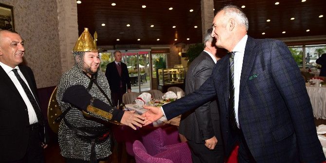 Başkan Yılmaz’dan Romanlara Jest