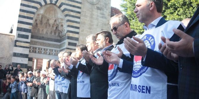 Halep’te Ölenler İçin Gıyabi Cenaze Namazı Kılındı