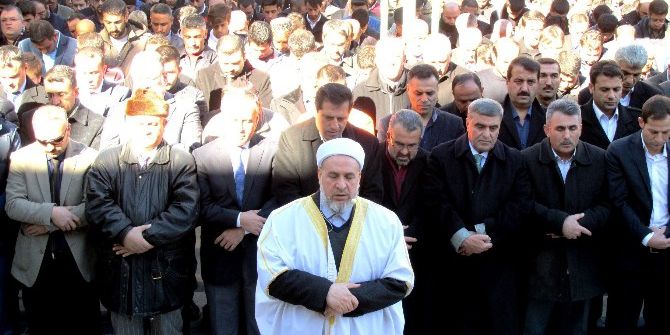 Halep’te Ölenler İçin Gıyabi Cenaze Namazı