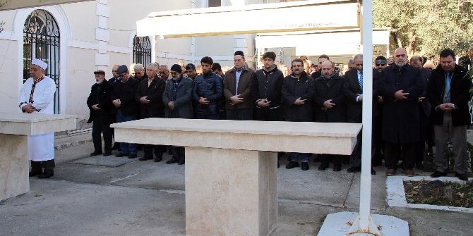 Halep’te Katledilen Müslümanlar İçin Gıyabi Cenaze Namazı