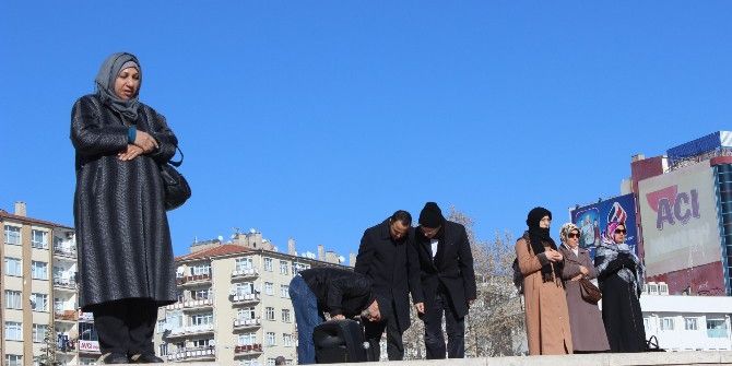 Halep’te Hayatını Kaybedenler İçin Memur-sen Üyeleri Gıyabi Cenaze Namazı Kıldı