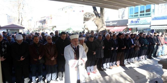 Halep’te Katledilen Siviller İçin Sakarya’da Gıyabi Cenaze Namazı Kılındı