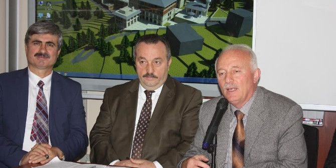 İstanbul-trabzon Federasyonu İle Anader’den Öğrencilere Giyecek Desteği