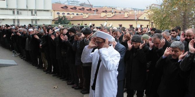 Halep’te Hayatını Kaybedenler İçin Gıyabi Cenaze Namazı Kılındı