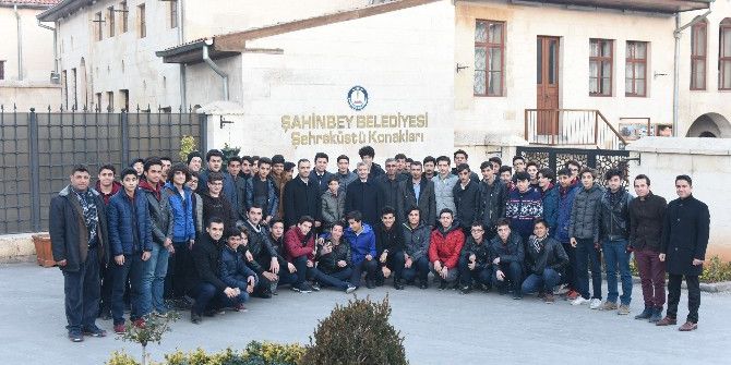 Tahmazoğlu Öğrencilerle Sabah Namazını Kıldı