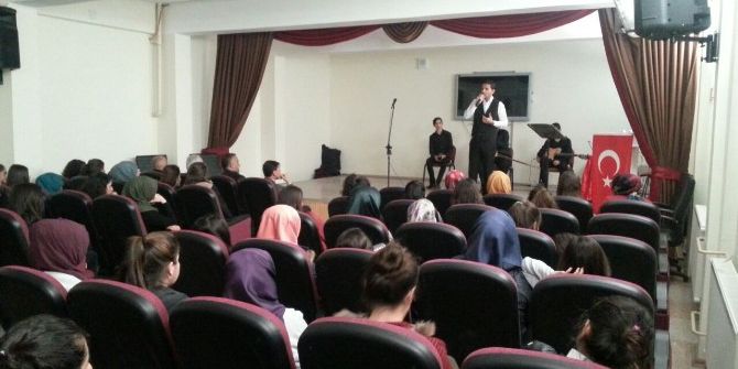 Öğrenciler Şiirle Moral Buldu