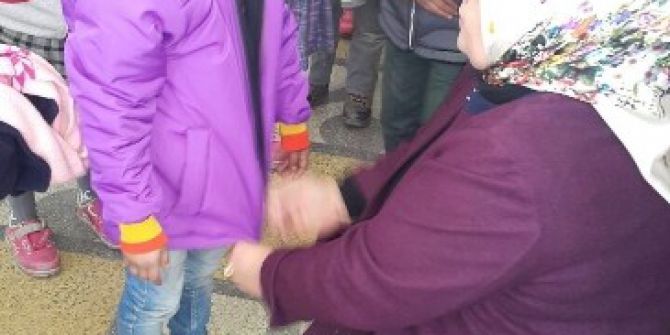 Ak Parti Adıyaman Kadın Kollarından Öğrencilere Mont Yardımı