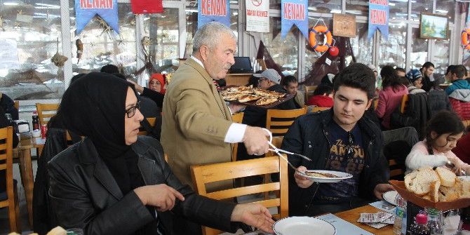 Balıkçı Kenan’dan Engelli Vatandaşlara Balık Ziyafeti