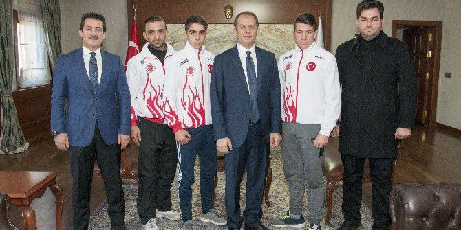 Dünya Şampiyonlarından Vali Taşyapan’a Ziyaret