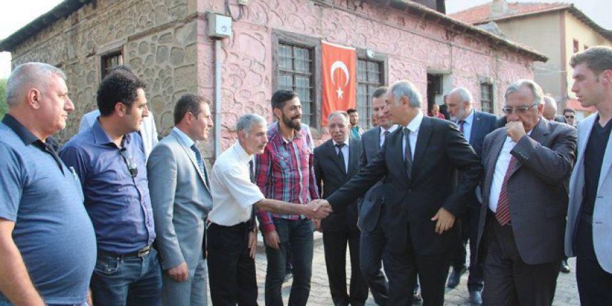 Oltulu Vatandaşlar Yol Ve Kaldırım Çilesini Bakana Anlattılar