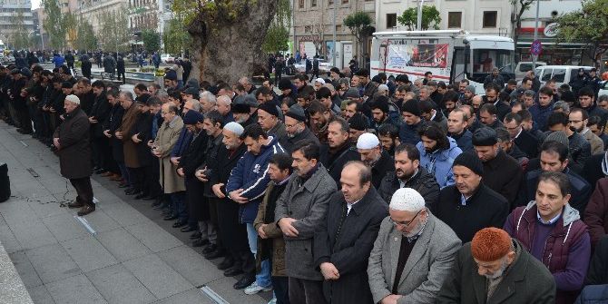 Suriye’de Hayatını Kaybedenler İçin Trabzon’da Gıyabi Cenaze Namazı Kılındı