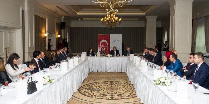 Taşyapan Çiftinden Mülki İdare Amirlerine Veda Yemeği