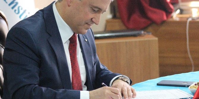 Yunus Emre Enstitüsü İle Anadolu Üniversitesi Arasında Eğitim İş Birliği Protokolü