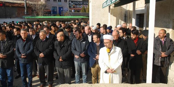 Halep’te Öldürülen Siviller İçin Gıyabi Cenaze Namazı Kılındı