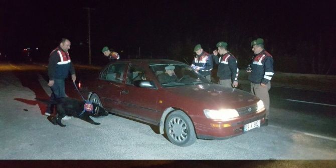 Kuşadası’nda Huzur Operasyonunda Çeşitli Suçlardan Aranan 6 Kişi Gözaltına Alındı