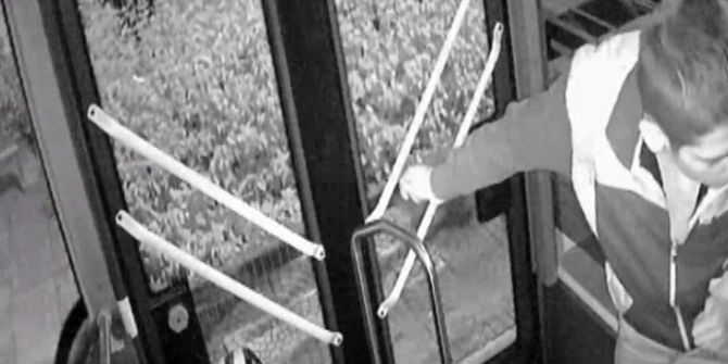 Ön Kapıdan İnemeyen Yolcu Otobüs Şoförüne Saldırdı