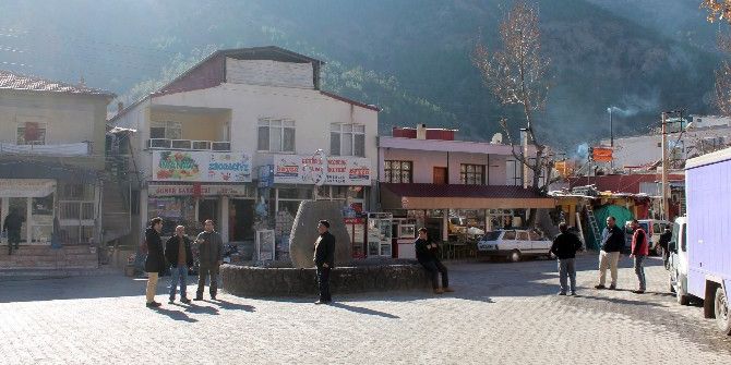 Bu Köy Dolara Karşı